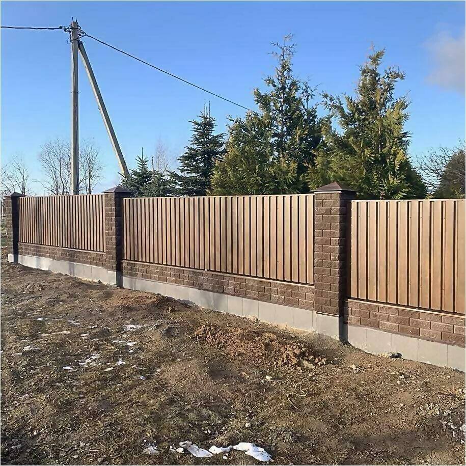 Забор из профлиста НС-21 цвет Printech темное дерево фото1 в Гатчине