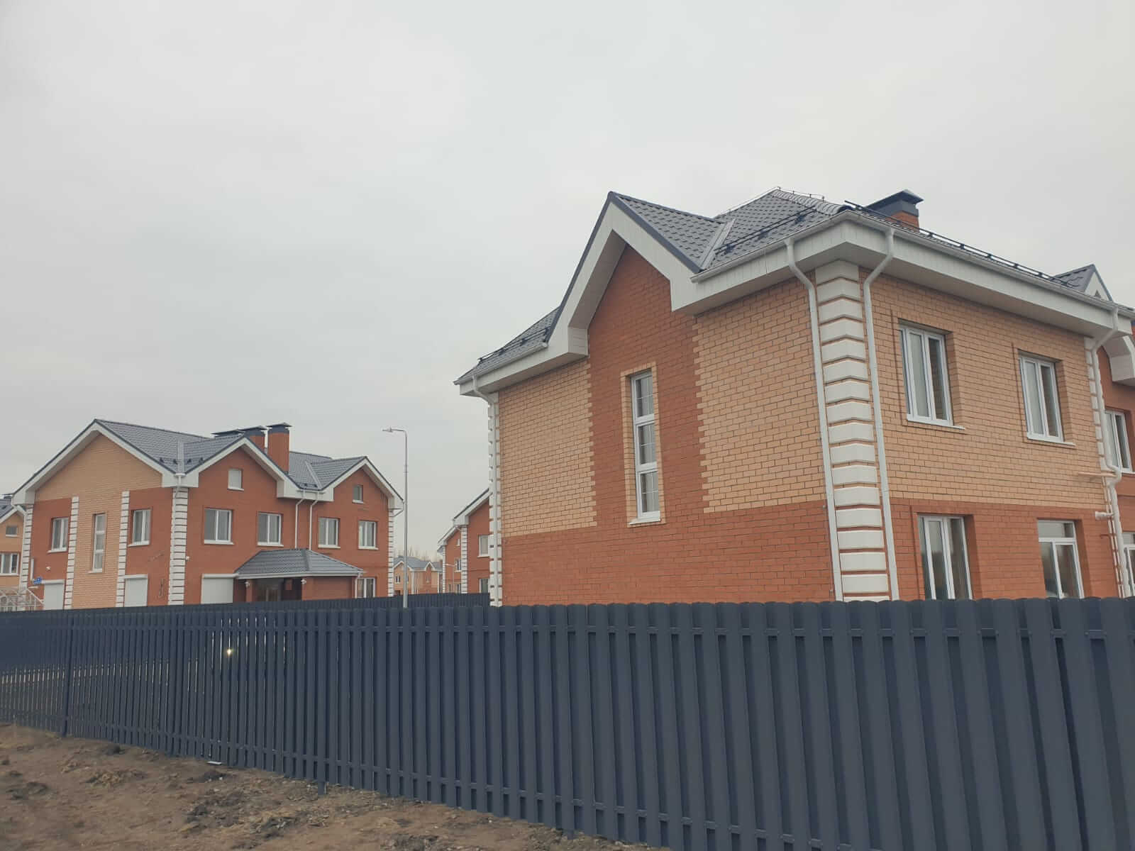 Забор из штакетника 230м Серый Графит фото1 в Гатчине