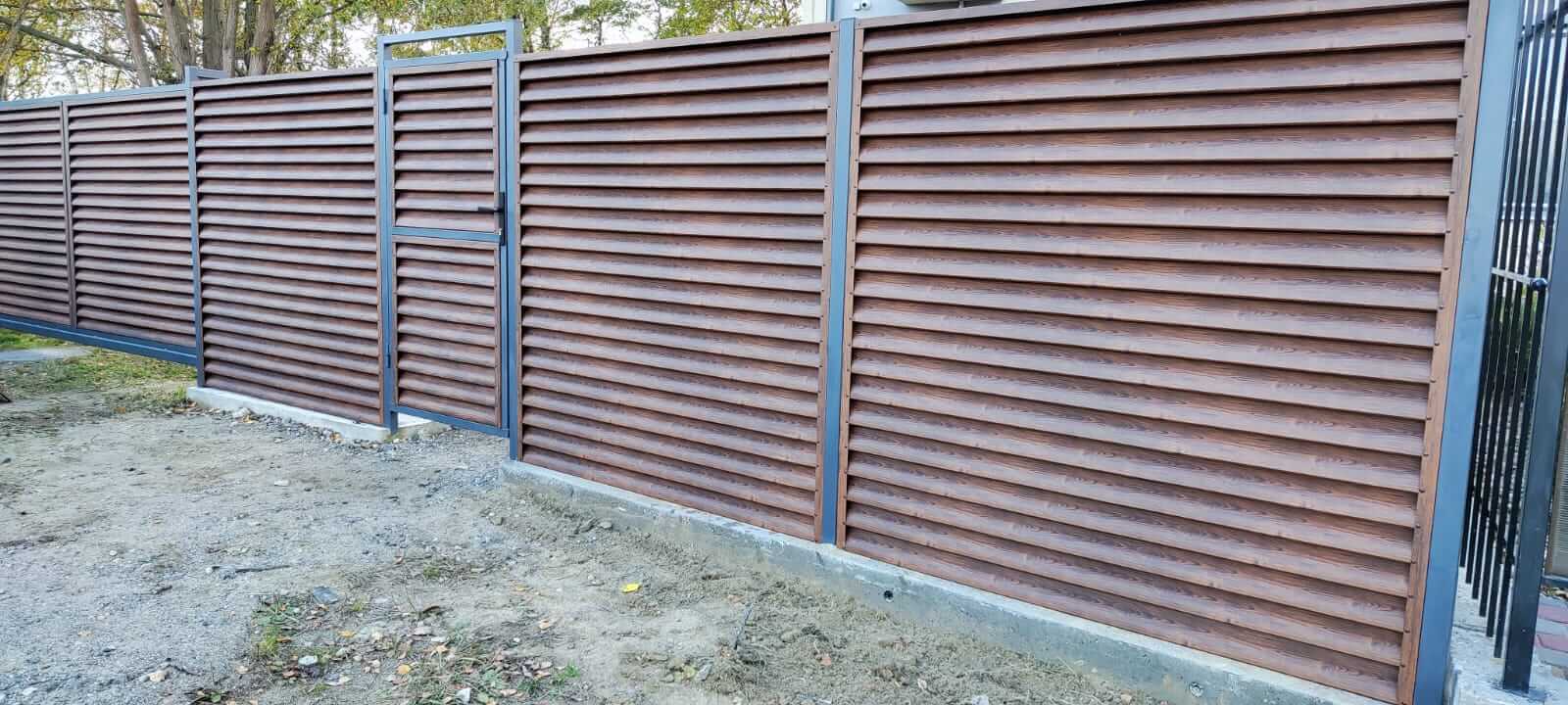 забор-жалюзи с ламелями еврожалюзи printech каштан фото1 в Гатчине