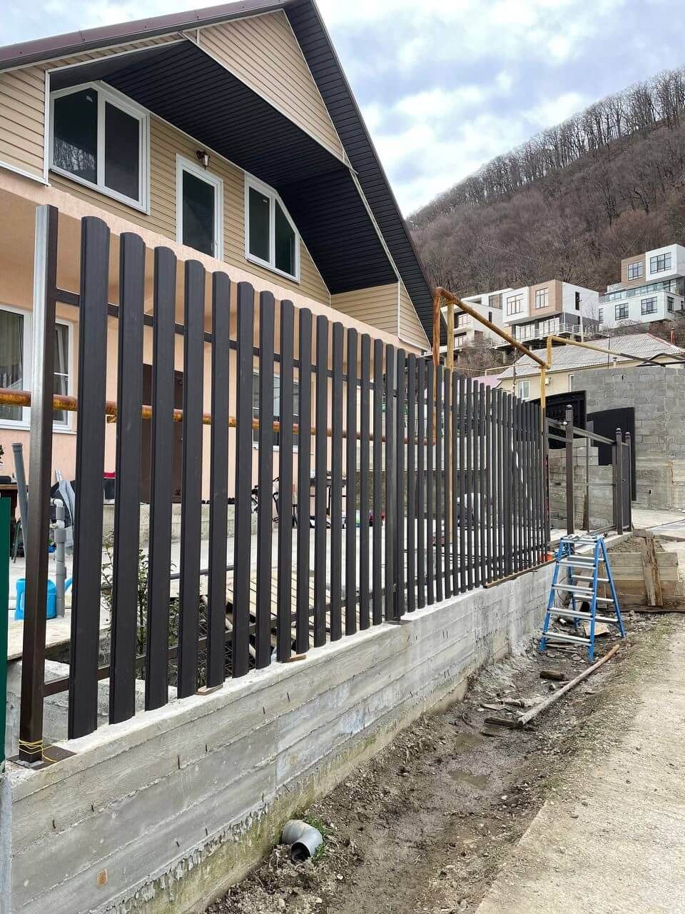 Забор из штакетника 35м RAL8019 Темный Шоколад МАТТЕ в Гатчине