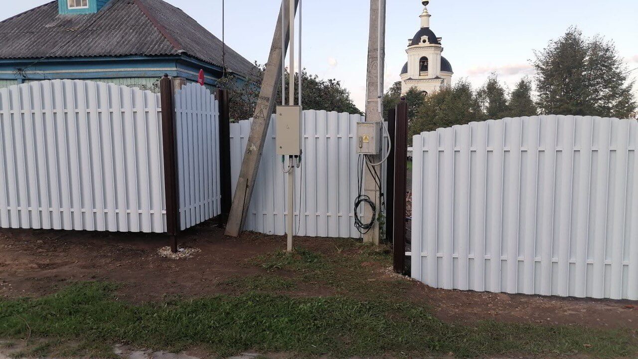 Забор из евроштакетника 24м RAL9003/9003 Белый двухсторонний фото 3 в Гатчине