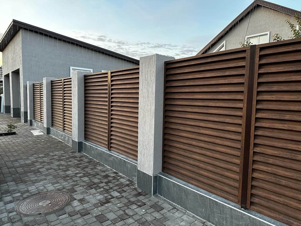 Забор-жалюзи из ламелей Еврожалюзи 23м Каштан Printech фото 2 в Гатчине