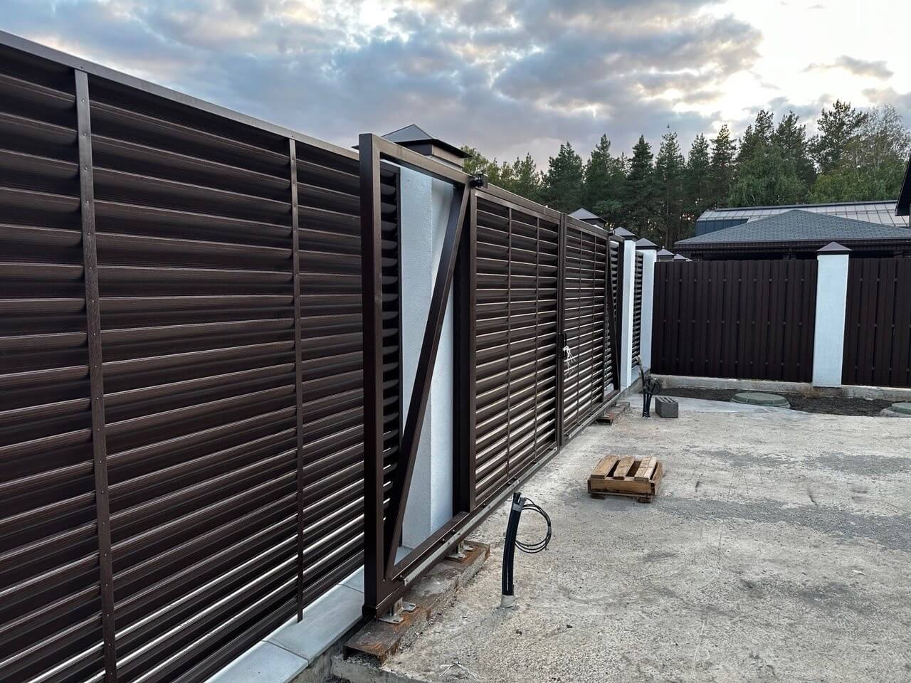 Забор-жалюзи с ламелями еврожалюзи 30м Дуб Мореный Printech фото 2 в Гатчине