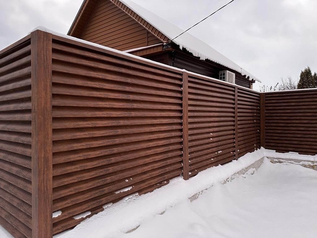 Забор-жалюзи из ламелей еврожалюзи 43м Каштан Printech фото 5 в Гатчине