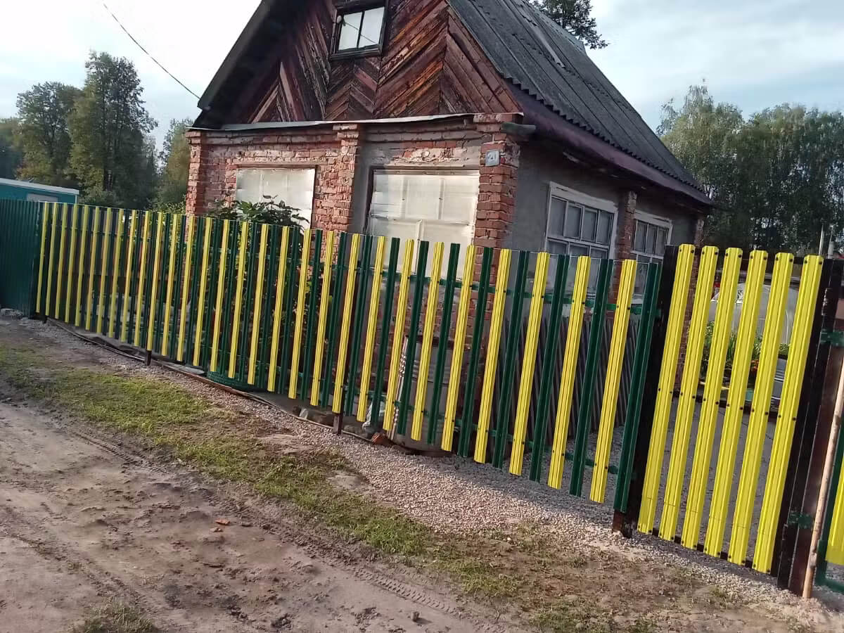 Забор из евроштакетника 13м RAL1018 Желтый фото 1 в Гатчине