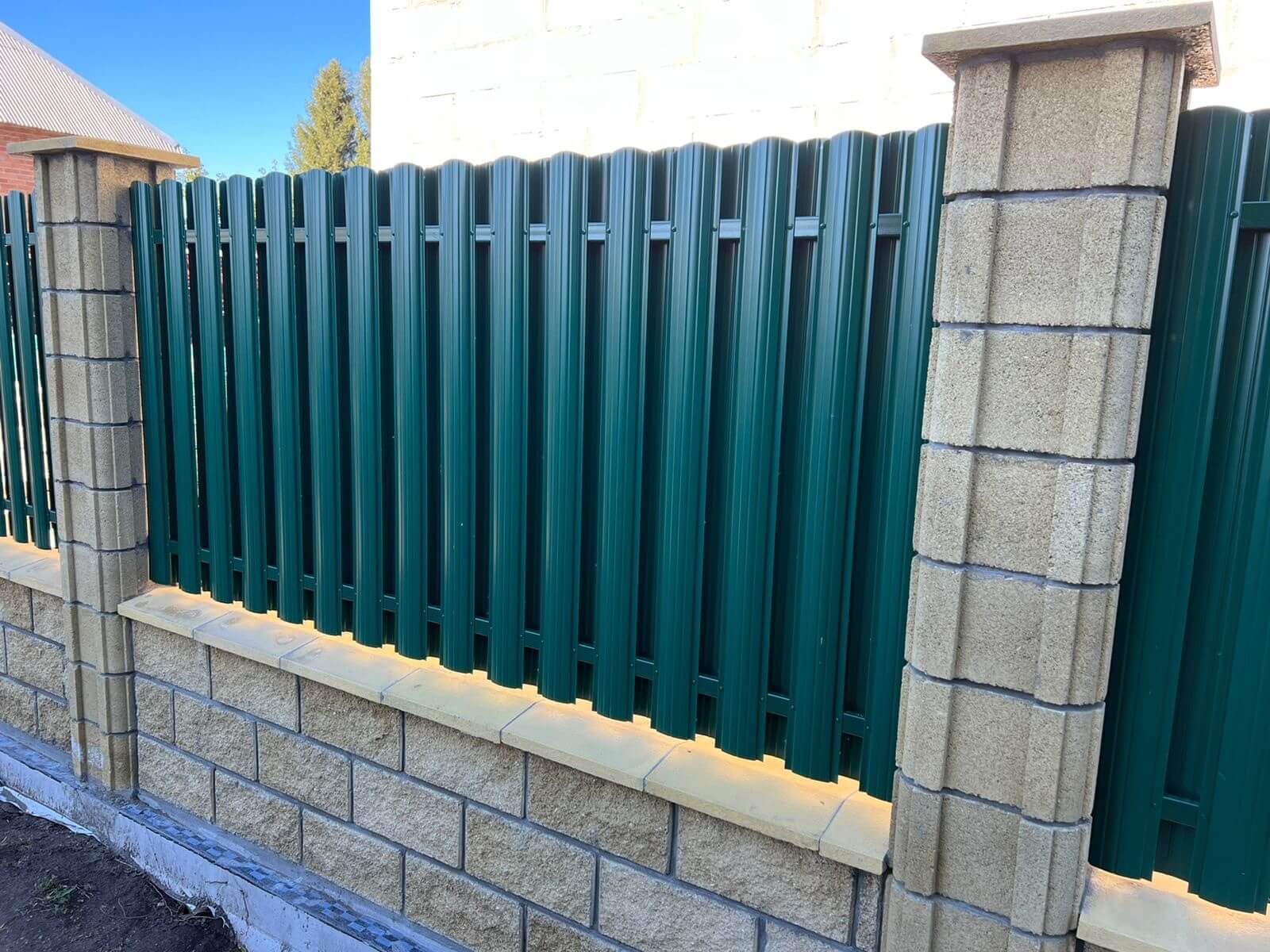 Забор из евроштакетника 22м RAL6005/6005 Зеленый Мох двусторонний фото 6 в Гатчине