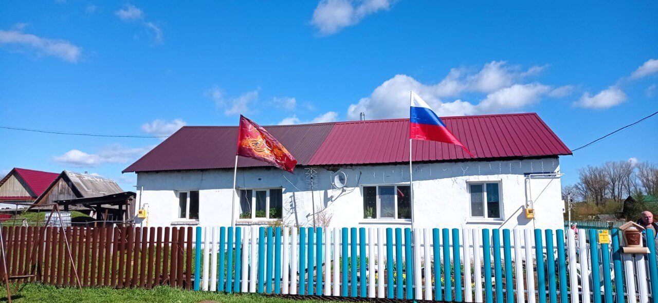 Забор из евроштакетника 16м RAL5021 Морская Волна, RAL9003 Белый в Гатчине
