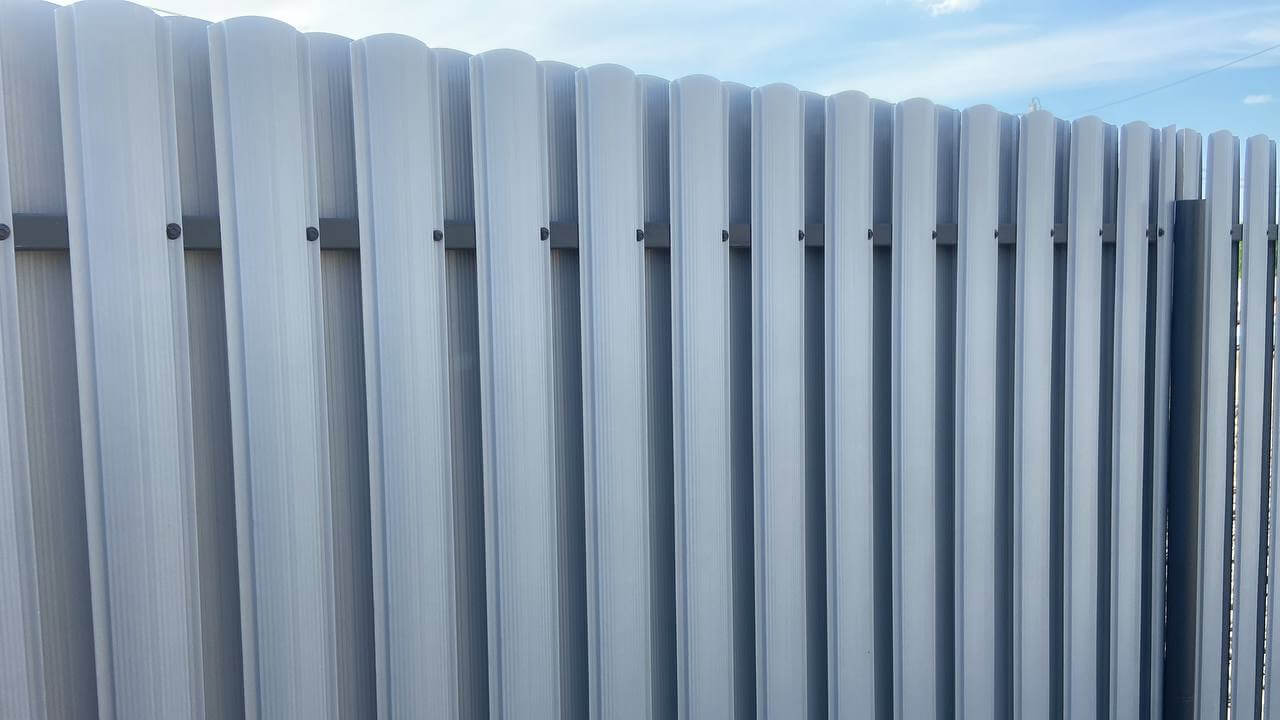Забор из евроштакетника 16м RAL7024 Серый Графит фото 4 в Гатчине