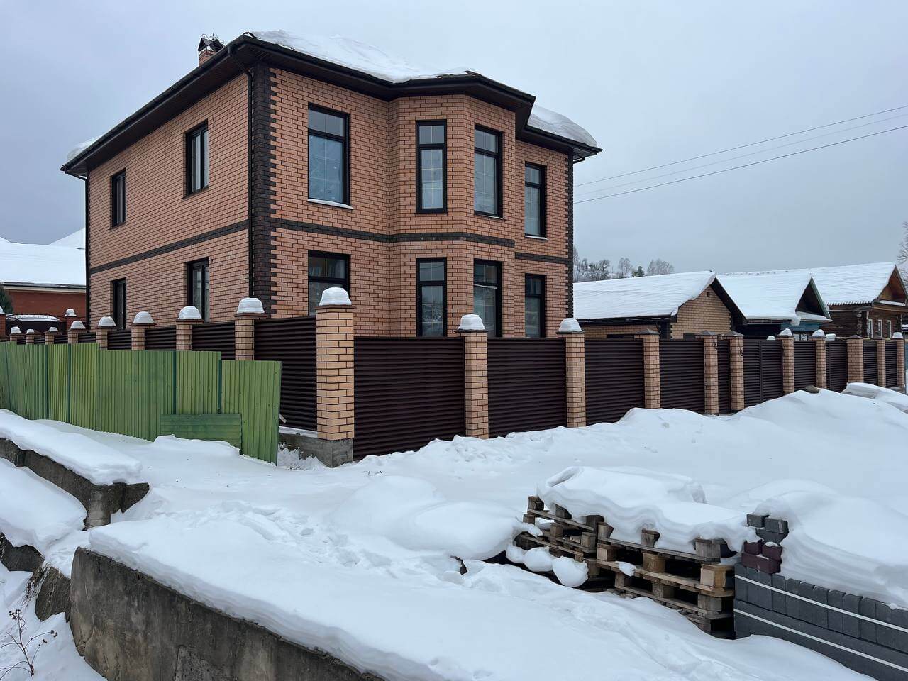 Забор-жалюзи из ламелей ЭКО-Z 87м RAL8017/8017 Шоколад двусторонний МАТТЕ фото 12 в Гатчине