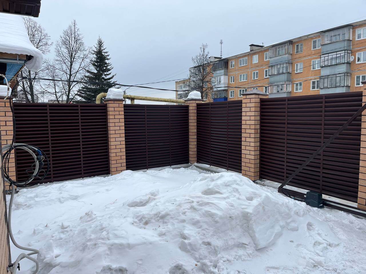 Забор-жалюзи из ламелей ЭКО-Z 87м RAL8017/8017 Шоколад двусторонний МАТТЕ фото 11 в Гатчине