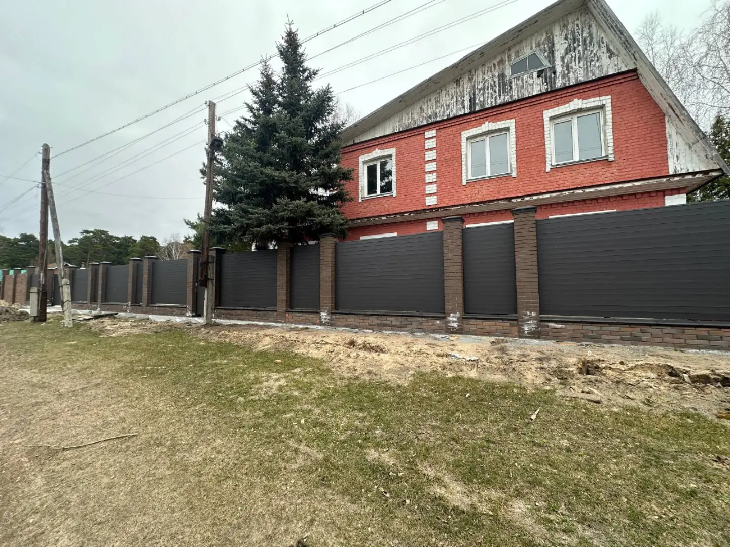 Забор-ранчо из металлического планкена 28м RAL8019 Темный Шоколад МАТТЕ фото 2 в Гатчине